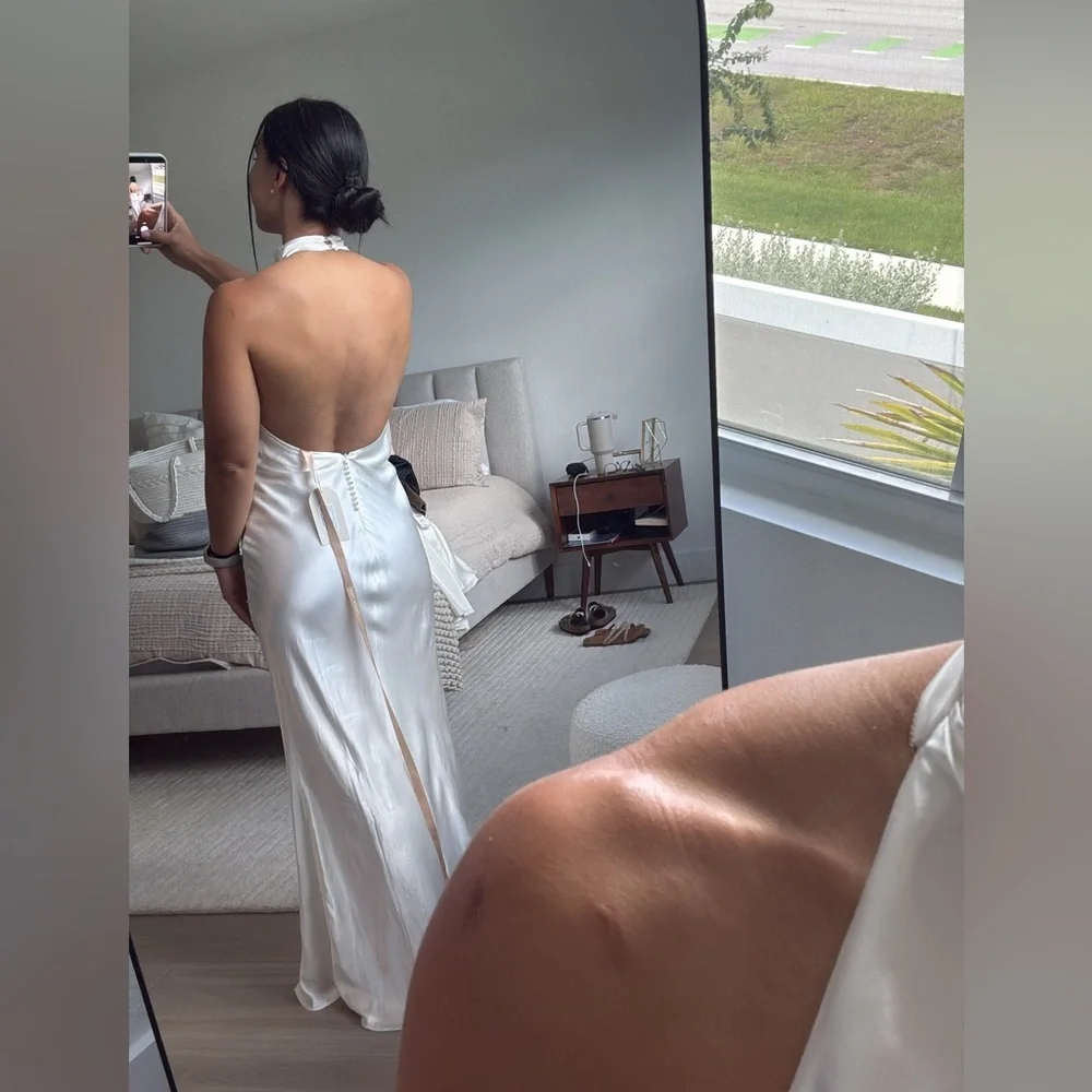 Meshki Elegant Backless White Dress - Picture 7 of 7